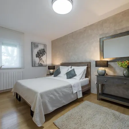 Chris's 2 Lejlighed Split